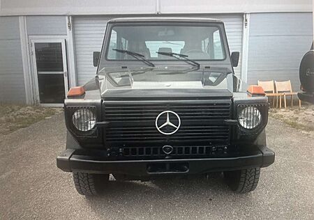 Mercedes-Benz G 230