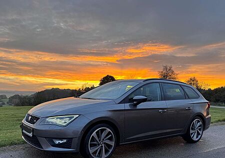 Seat Leon ST FR DSG NAV PANO SHZ TÜV+Service NEU!