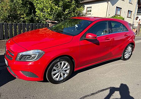 Mercedes-Benz A 180 (BlueEFFICIENCY) 7G-DCT Style