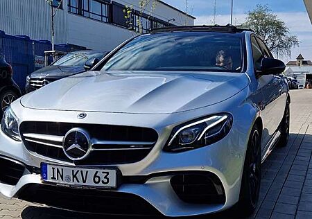 Mercedes-Benz E 63 AMG S 4Matic Speedshift 9G-MCT