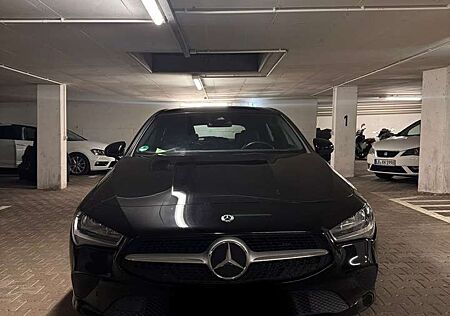 Mercedes-Benz CLA 200 SHZ,AHK, keyless- Go, Ambi-lights,premium Paket