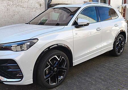 VW Tiguan Volkswagen 1.5 eTSI 110 kW R-Line