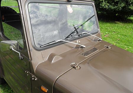 Suzuki LJ 80 GelenderAuto Geschlösen