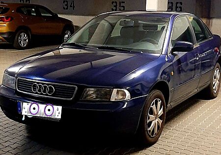 Audi A4 1.6