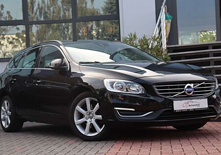 Volvo V60 D2 Summum Schiebedach Leder Navi