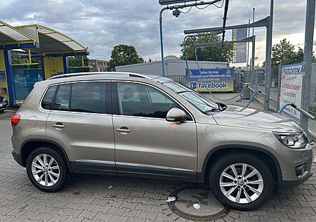 VW Tiguan Volkswagen 2.0 TDI DPF BlueMotion Technology Sport & Style