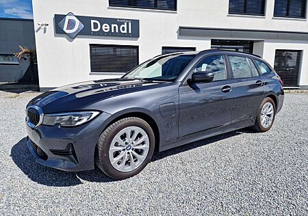 BMW 330e 330 Touring Aut. *HiFi*Panorama*DAB*Sportlenkr.*