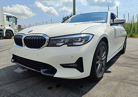 BMW 330 e Sport Line Lim. / NAVI / LEDER / FULL-LED