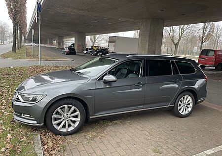 VW Passat Variant Volkswagen 2.0 TDI SCR BlueMotion Highline 1. Hand