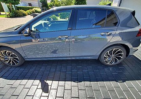VW Golf Volkswagen VIII 1.5 eTSI OPF DSG Life