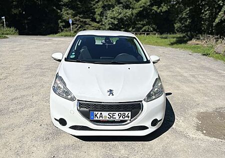 Peugeot 208 Active 1.2 Benzin 82PS scheckheftgepflegt