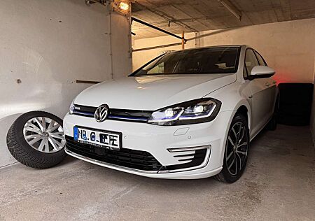 VW e-Golf Volkswagen Golf LEDER+LED+CCS+KAMERA+SPUR+ NAVI+SHEIZ