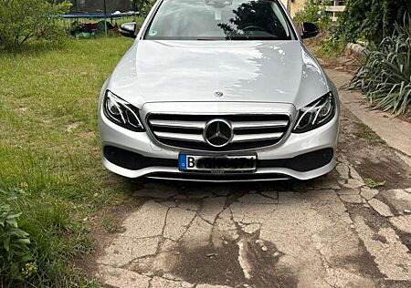 Mercedes-Benz E 220 d T 9G-TRONIC