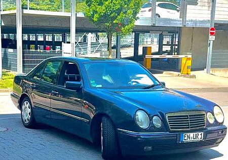 Mercedes-Benz E 280 4-Matic Avantgarde