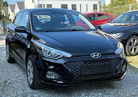 Hyundai i20 gebraucht kaufen Hyundai i20 blue 1.2 Trend .. 28.00 Kilometer.. Top gepflegt