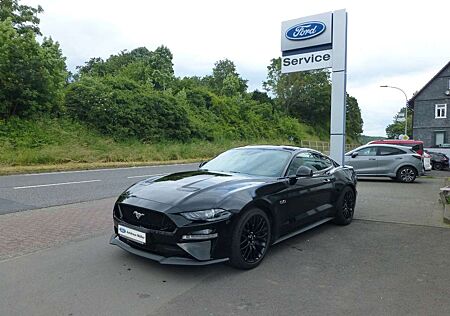 Ford Mustang GT Fastback V8