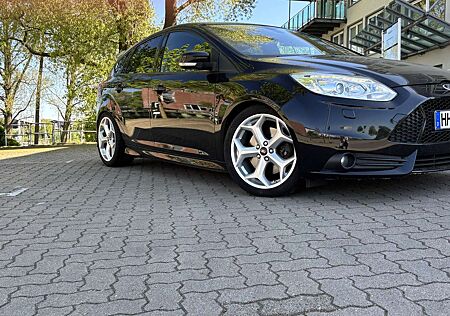 Ford Focus 2.0 EcoBoost ST