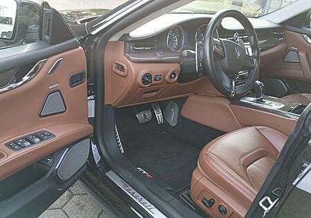 Maserati Quattroporte GTS Automatik*Ferrari-Motor*21Zoll*wenig KM*