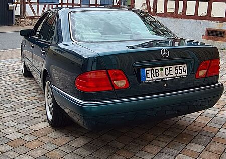 Mercedes-Benz E 230 Elegance