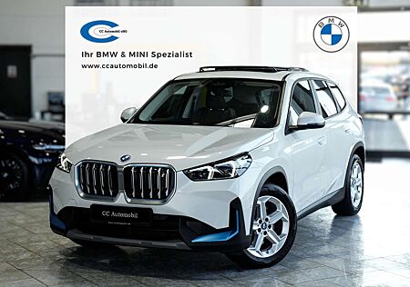 BMW iX1 xDrive 30 ACC Panorama AHK Komfortzug.