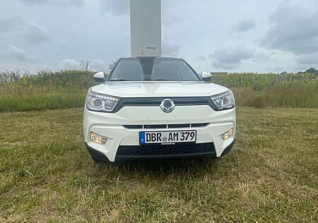 SsangYong Tivoli e-XGi 160 2WD Black+White