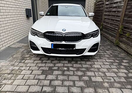 BMW 330e 330 Touring M xDrive Aut. M Sport Head-Up