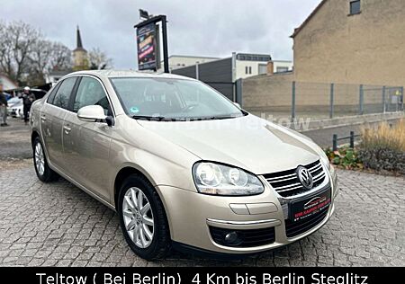 VW Jetta Volkswagen 2.0 FSI Sportline*6-Gang*1.Hand*88TKM*PDC