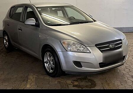 Kia Cee'd Ceed / 1.4 CVVT EX