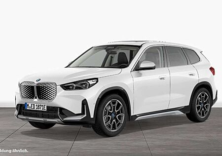 BMW iX 1 xDrive30 X-Line*Driving Assist Prof.*HeadUp*Live