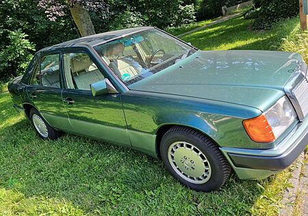 Mercedes-Benz 300 E. Winterpreis!