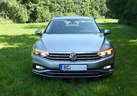 VW Passat Variant Volkswagen 2.0 TDI, DSG Elegance Luxusausstatt