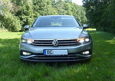 VW Passat Variant Volkswagen 2.0 TDI, DSG Elegance Luxusausstatt