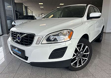 Volvo XC 60 XC60 Kinetic Drive 1.Hand Panorama AHK Klimaaut