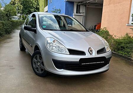 Renault Clio Tüv / *Zahrimen & *Inspektion Neu*