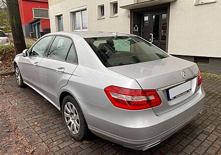 Mercedes-Benz E 220 CDI DPF BlueEFFICIENCY