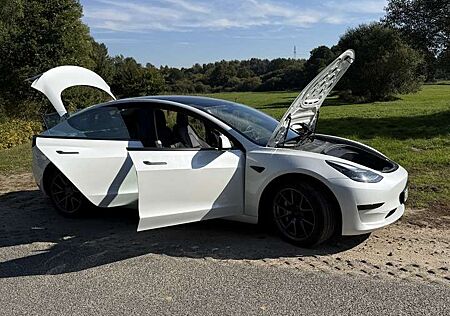Tesla Model 3 Standard Reichweite Plus Hinterradantrieb