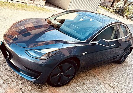 Tesla Model 3 Standard Reichweite Plus Hinterradantrieb