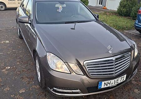 Mercedes-Benz E 220 CDI DPF BlueEFFICIENCY 7G-TRONIC Elegance