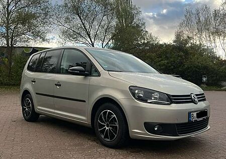 VW Touran Volkswagen 1.6 TDI DPF Comfortline