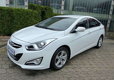 Hyundai i40 Style Automatik/Xenon/PDC/Bluetooth/2.Hd