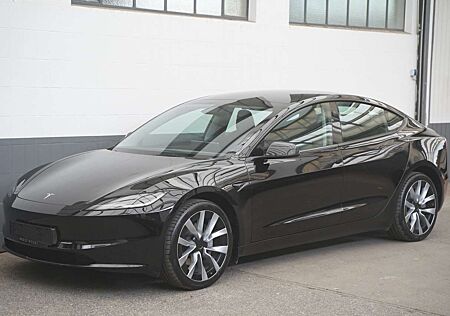 Tesla Model 3 Standard Range+ *Highland*19-Zoll*