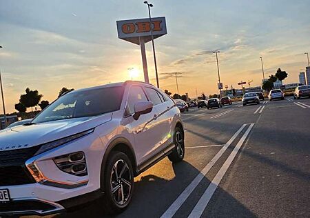 Mitsubishi Eclipse Cross Plug-In Hybrid 4WD Basis Preis ist VB.