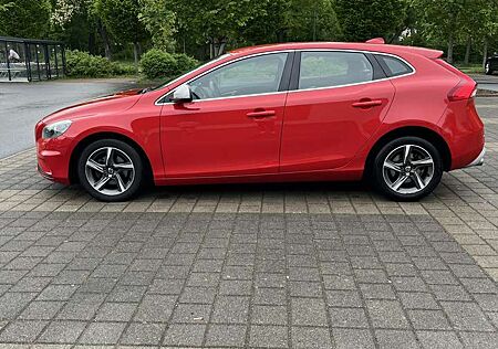 Volvo V40 D2