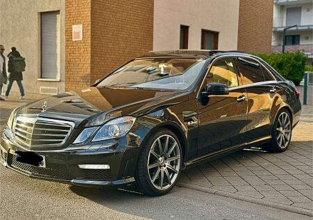 Mercedes-Benz E 63 AMG Speedshift 7G-MCT Nachtsicht Distronic H&K
