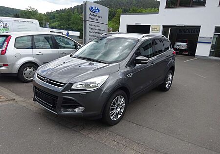 Ford Kuga Titanium Allrad Navi Tempomat Winterpaket