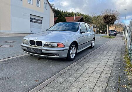 BMW 523i 523