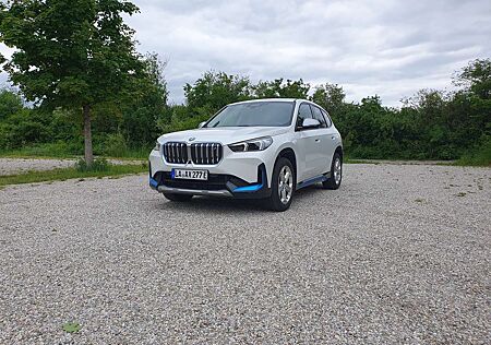 BMW iX1 gebraucht kaufen BMW iX1 xDrive30 xLine, Vollausstattung nahezu