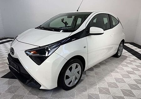 Toyota Others Aygo (X) 1,0-l-VVT-i x-play°1 Hand°Automatik