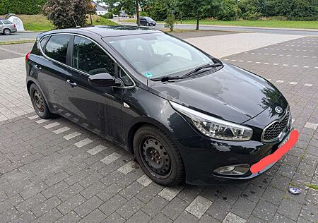 Kia Cee'd Ceed / Ceed 1.6 CRDi 128 Dream Team Edition