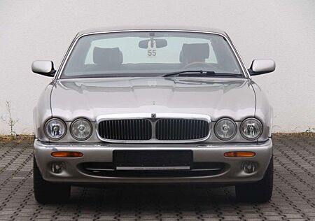 Jaguar XJ 4.0 Executive 2 Jahre Garantie